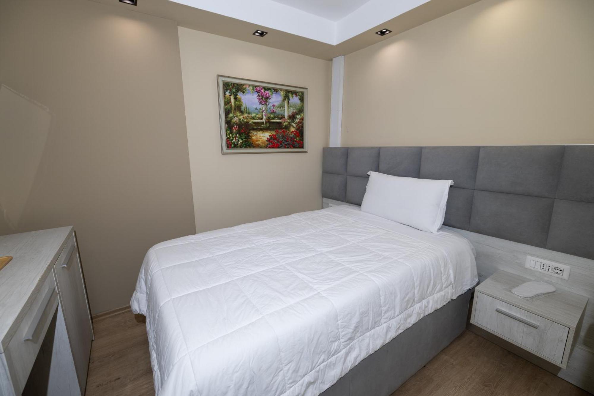 4R Colombo Hotel Tirana Exteriér fotografie