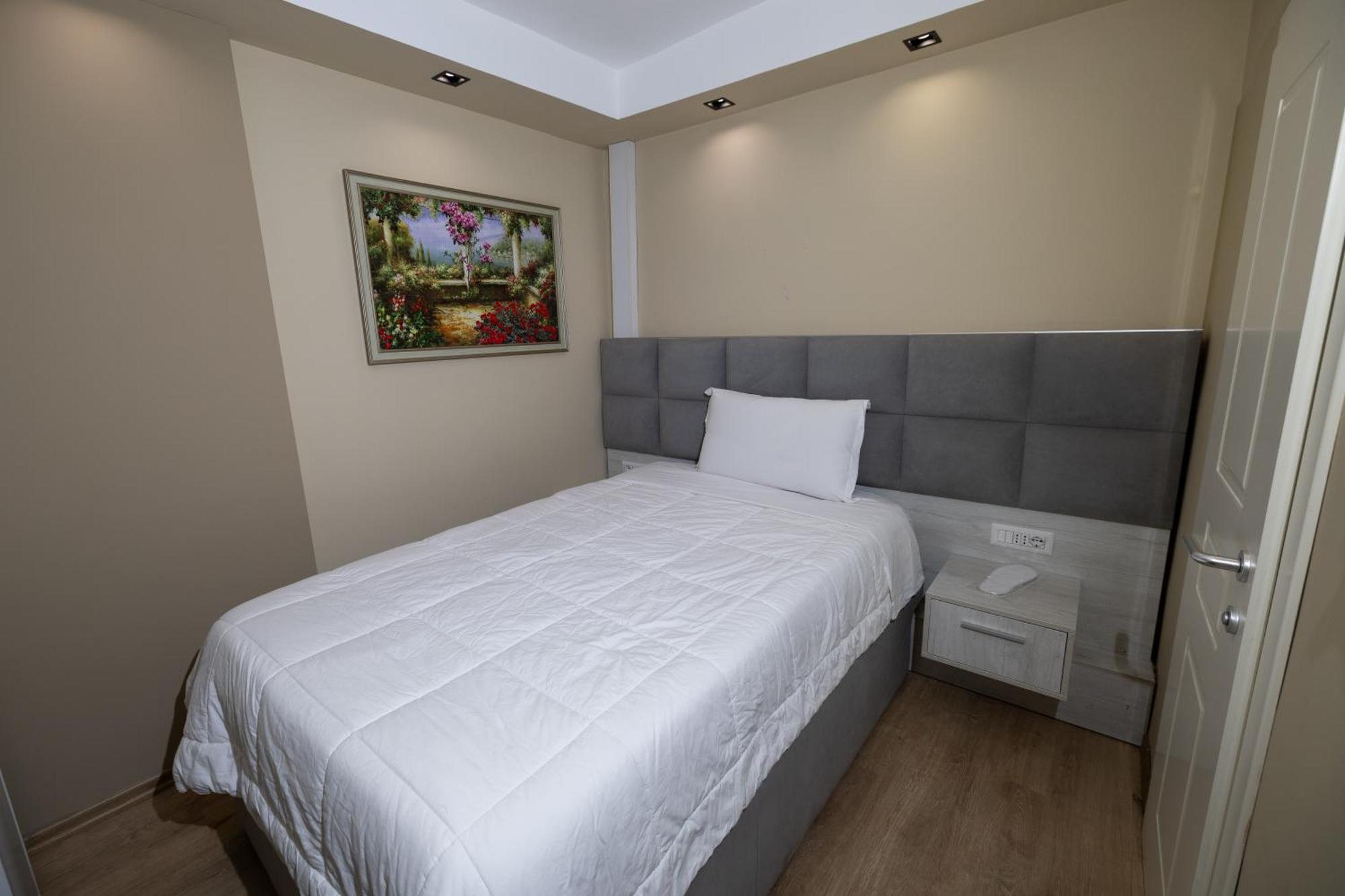 4R Colombo Hotel Tirana Exteriér fotografie